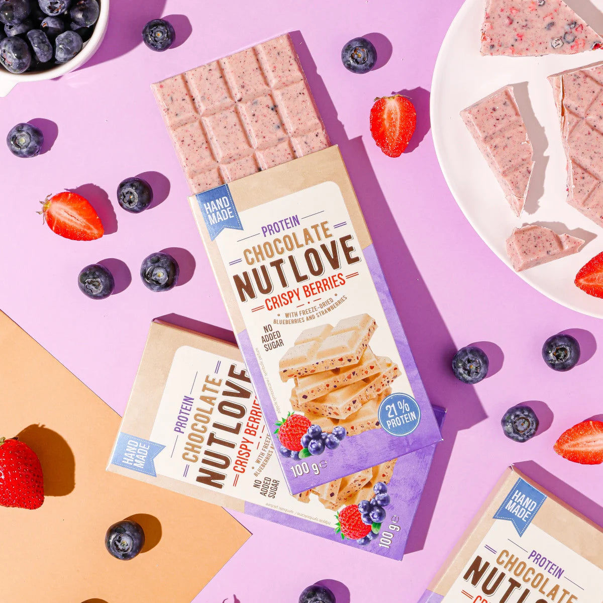 NUTLOVE baltyminis šokoladas su liofilizuotomis uogomis