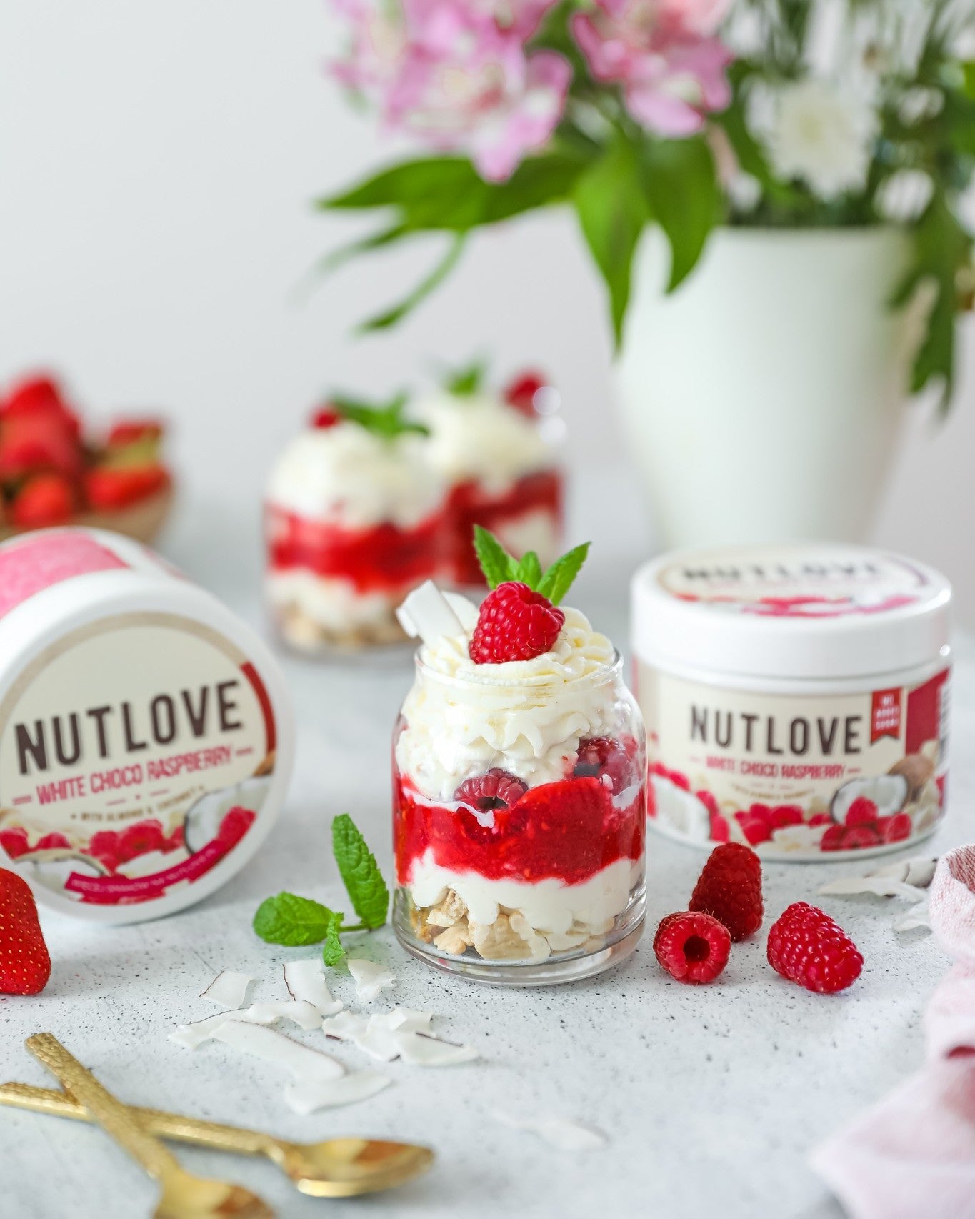 NUTLOVE baltojo šokolado kremas su avietėmis