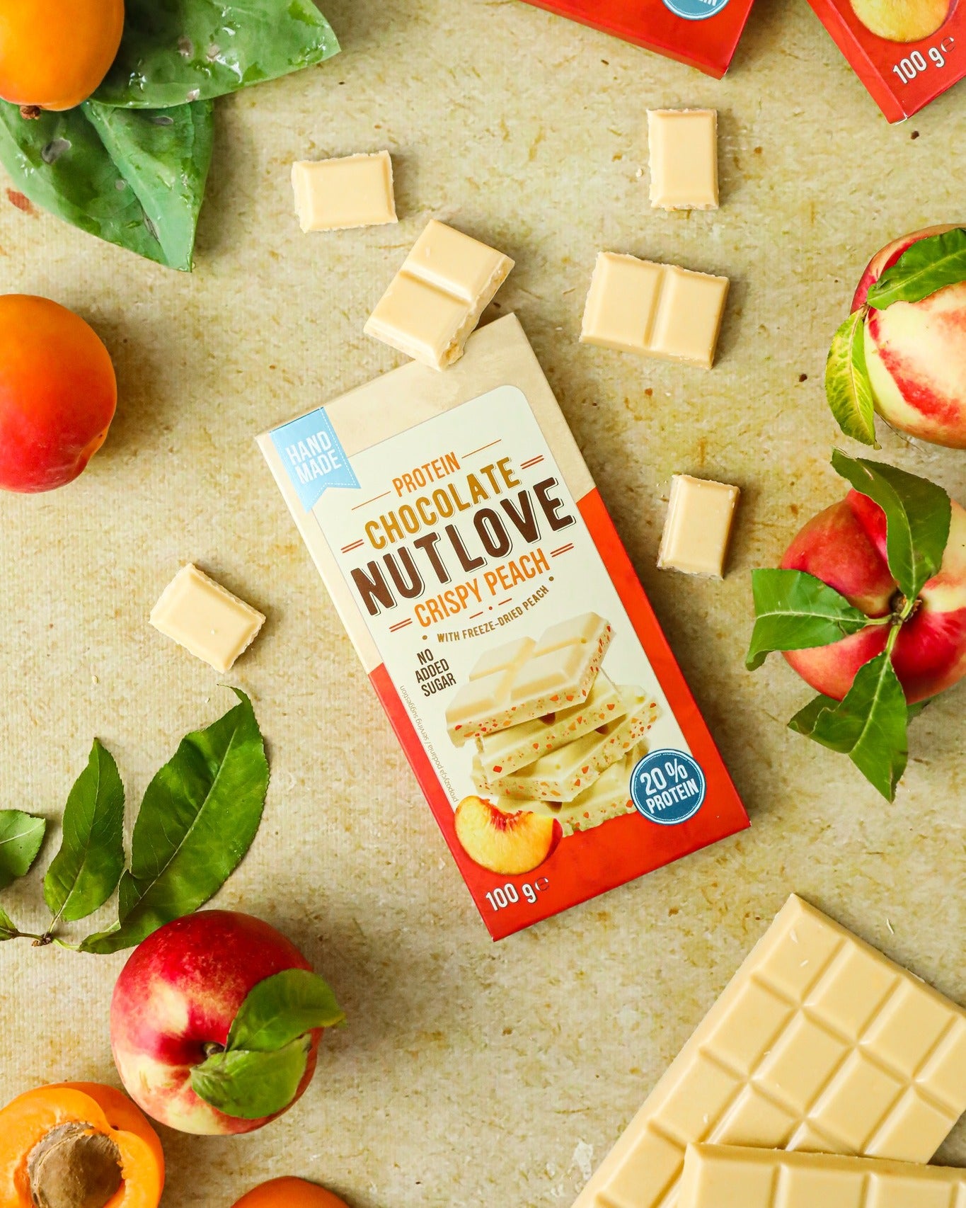 NUTLOVE baltyminis šokoladas su liofilizuotais persikais